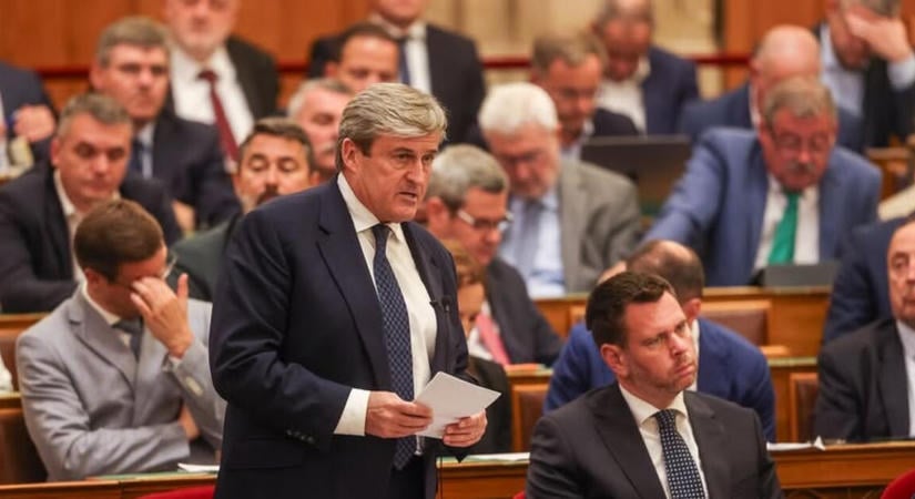 Váratlanul lemondott Kapitány István egyik államtitkára