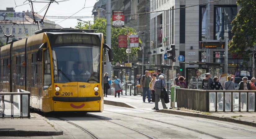 Késelés történt a 4-es-6-os villamoson