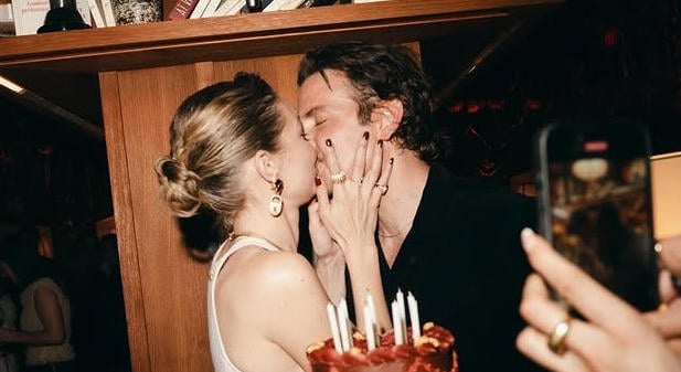 Összeházasodtak? Egyforma karikagyűrűt láttak Bradley Cooper és Gigi Hadid kezén