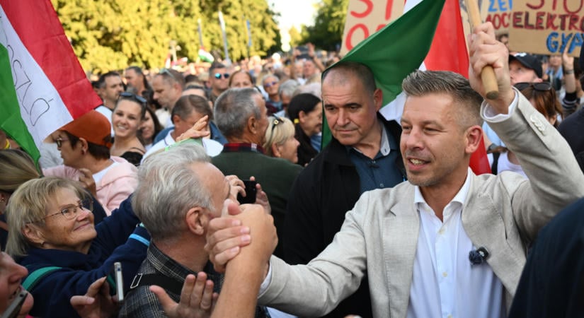 Magyar Péter ezúttal a Vecsési Káposztafesztiválon táncolt