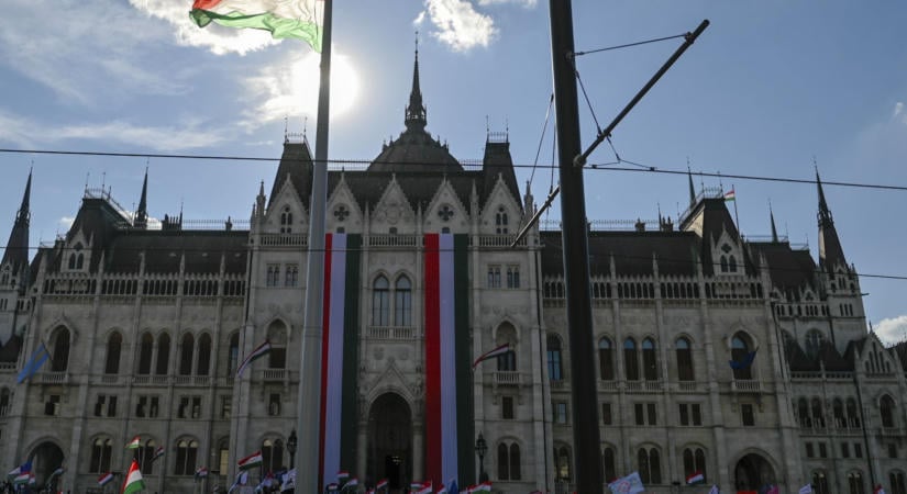 Tisztázta a rendőrség: valójában nincs újabb lezárás a Kossuth téren