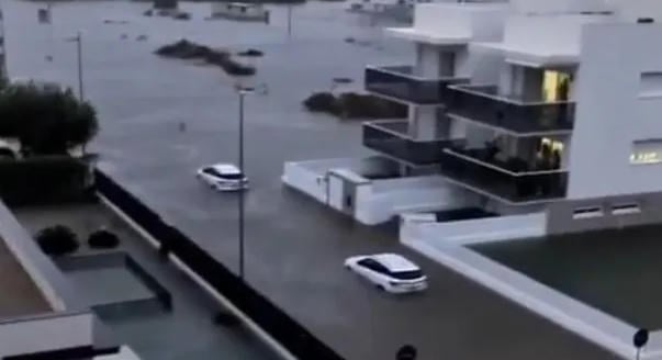 Történelmi esőzés sújtja Valencia tartományt, 145 településen rendeltek el kijárási korlátozást – videók