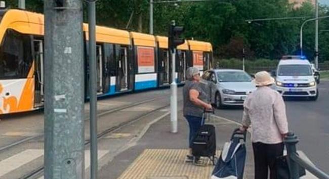 Az elátkozott 2-es villamos - balesettel indult a szombat Debrecenben