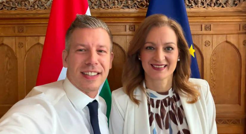 Szelfivel üzent Magyar Péter a parlamenti vita után