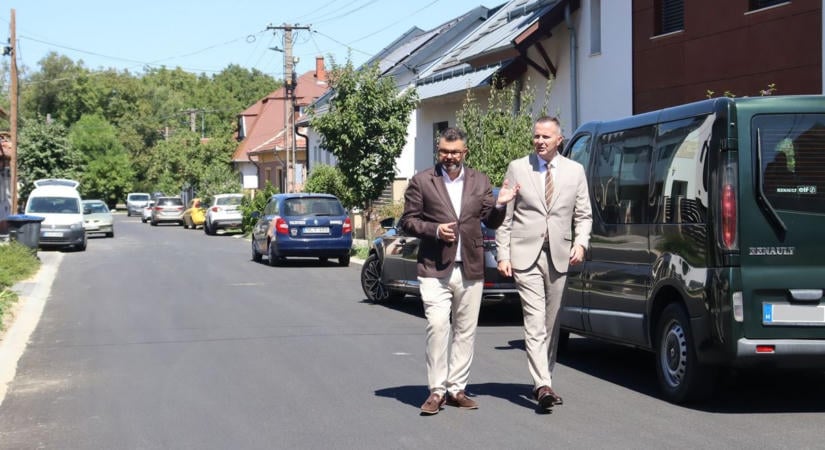 Utcáról utcára haladnak Zalaegerszegen – a közművek után az útburkolat is megújult (videó)