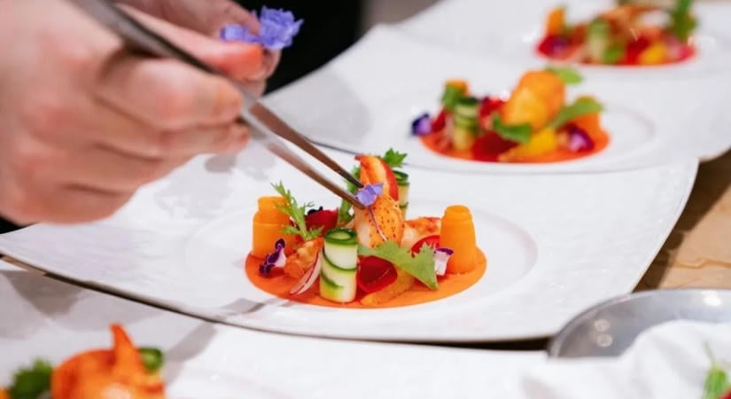 Ilyen a fine dining és ennyibe kerül Széll Tamás Michelin-csillagos éttermében – A Stand ismét Év étterme díjas