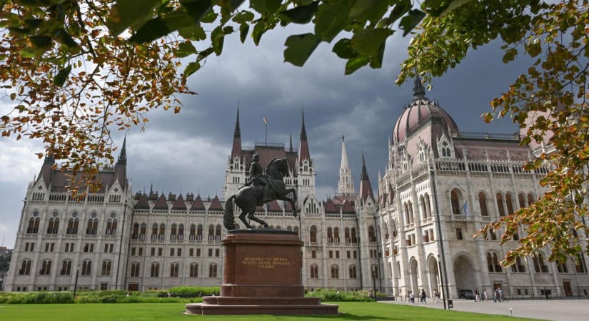 Most jelentették be a benzinkutasok, a Kossuth térre mennek: letáboroznak a parlament előtt, válaszokat várnak a Tisza-kormánytól – a Mol rekordnyereséget tesz el, őket csődbe taszítják