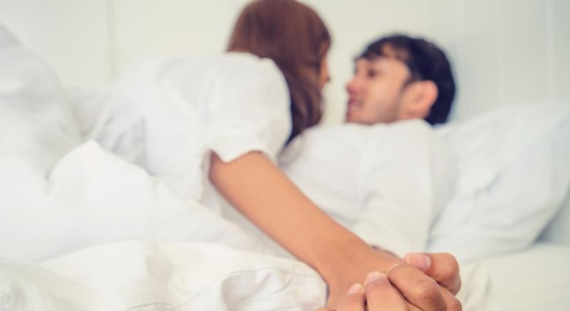 7 szexpóz, amit minden nő a háta közepére kíván