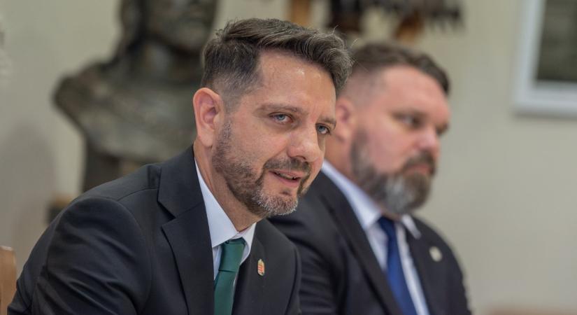 Villámgyorsan kirúgták a csíkszeredai főkonzult – egy e-mailben közölték vele