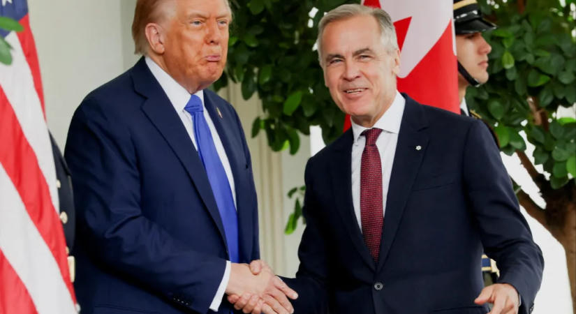 Trump órákkal az életbe lépés előtt halasztotta el a Kanadára kivetett vám bevezetését