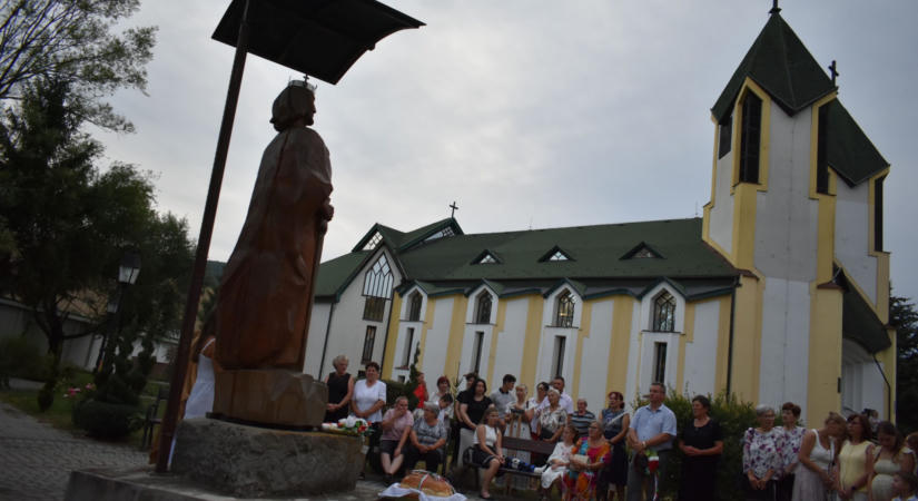Ajnácskőn Szent István királyt, az államalapítást és az új kenyeret ünnepelték (Képekkel)