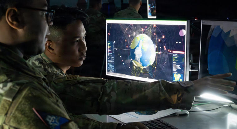 Először ismerte el az amerikai hadsereg, hogy fegyvert telepített az űrbe