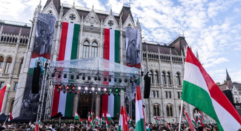 Eddig ingyenesen látogatható volt az ünnepen, idén zárva tartott az Országház október 23-án