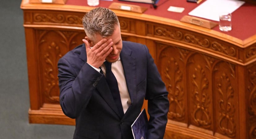 Kezdődik: tüntettek a Tisza-kormány ellen a szociális dolgozók, magasabb bért követelnek – Magyar Péter is megjelent a demonstráción