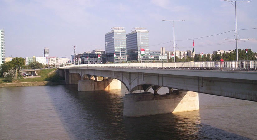 134-gyel repesztő autóst fotóztak az Árpád hídon
