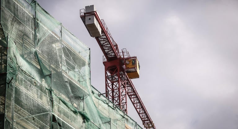 Óriási meglepetés történt az építőiparban, a paksi fenékküszöb is bejátszhatott