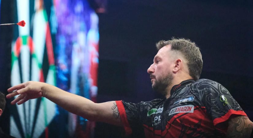 Darts eb: Clayton és Aspinall is sikerrel vette az első akadályt, Chisnall kiesett