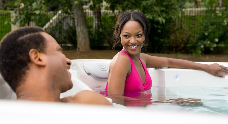Jakuzzi nyáron? 10 tipp, hogyan használd masszázsmedencédet a kánikulában