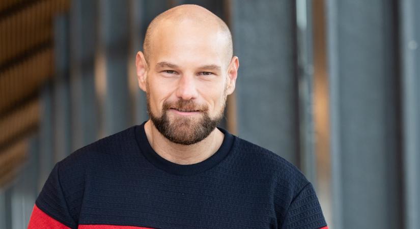 „Új frizura!” – Kocsis Tibor a fodrásztól jelentkezett be, de nem ez az egyetlen változás, ami azonnal szemet szúrt a kommentelőknek