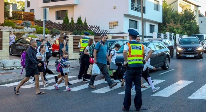 Életveszélyes reggelek: megtelt az utca iskolásokkal, az autósok sem lettek türelmesebbek