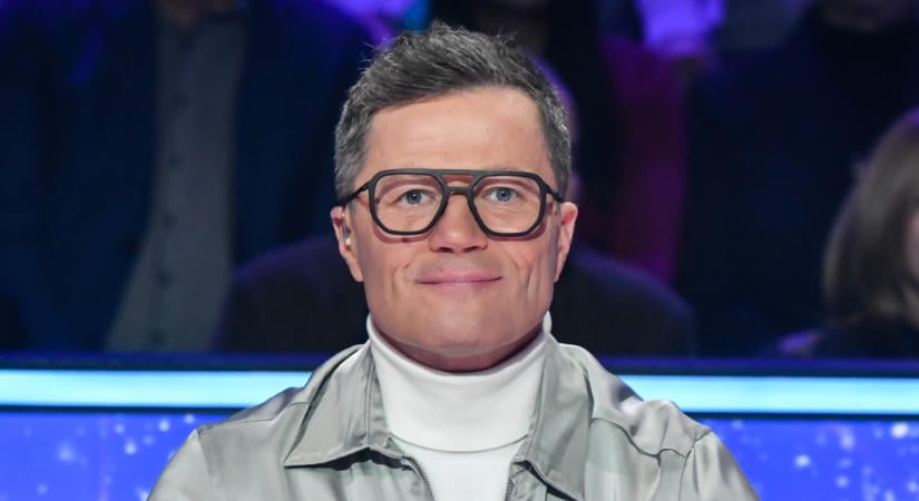 Így vette át a szalonban Stohl András a gyönyörű autóját, amivel most balesetet szenvedett – videó