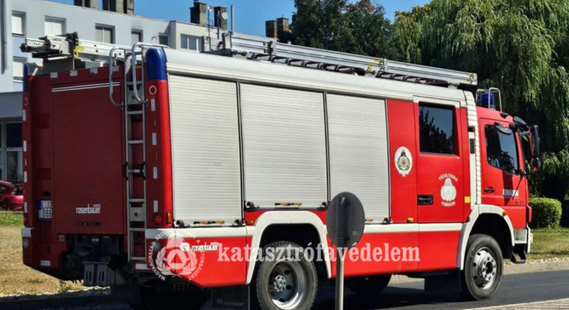 Kigyulladt egy gyár az Ipari Parkban, 98 munkatársat kellett azonnal evakuálni
