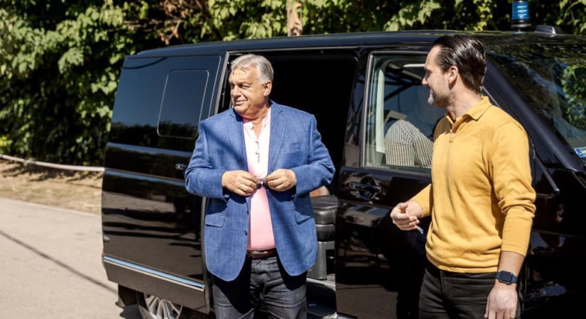 Orbán Viktor a „room touron” vaságyról és arról is beszélt, hogy ki a főnök