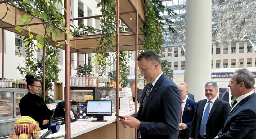 Azonnal ráugrott a lakosság a tranzakciós illetéket kikerülő qvikre, a boltokban viszont még nem jött el a forradalom