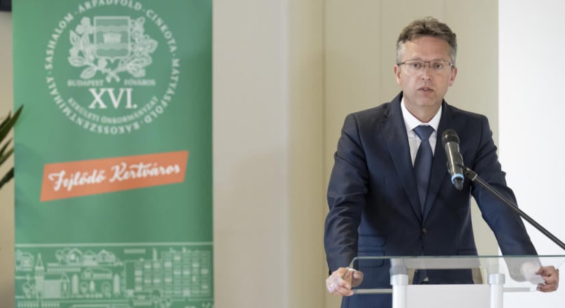Bevonult volna Hankó Balázs az ügyészségre, de az utolsó pillanatban váratlan dolog történt