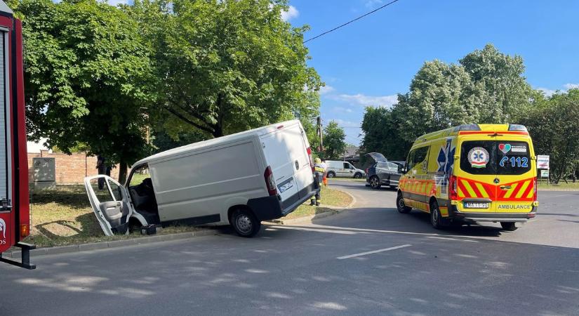 Karambol Hajdúszoboszlón – egy embert kórházba szállítottak