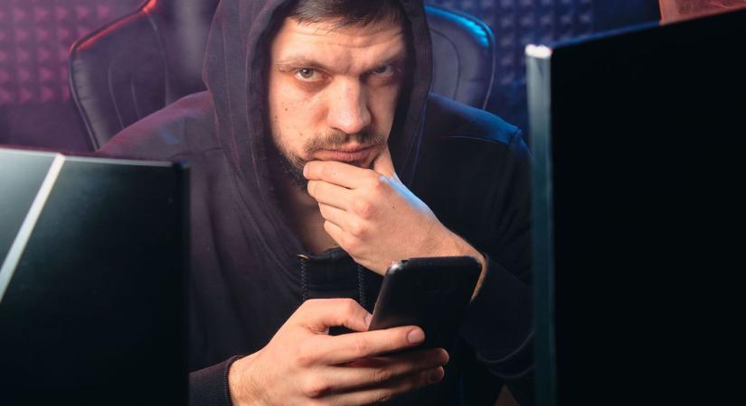 „Ha megmondja az első két számjegyet, megmondom a többit” – így rázta le a csalót a résen lévő ügyfél (hangfelvételen mutatjuk)