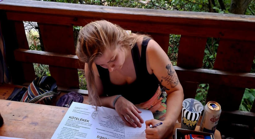 Alkotó első alkalommal Helembán: irodalom, képzőművészet és zene egy helyen