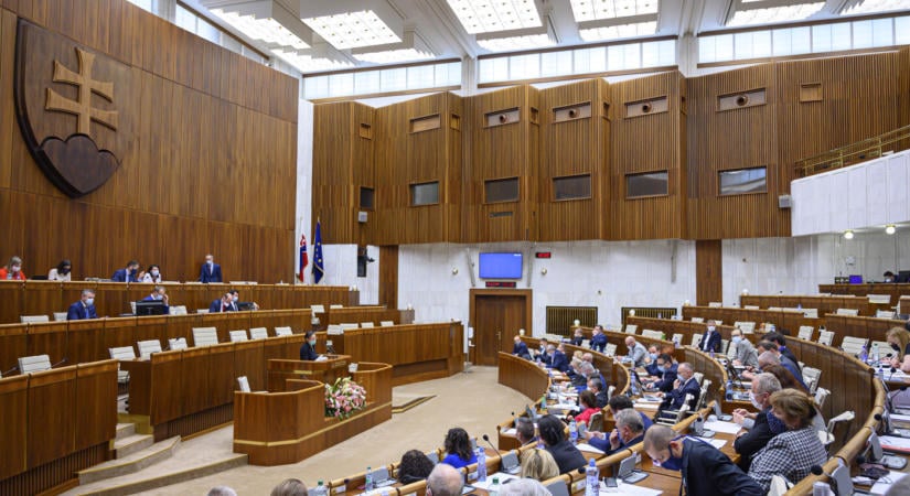 AKO-felmérés: A PS vezet, a Smer a második