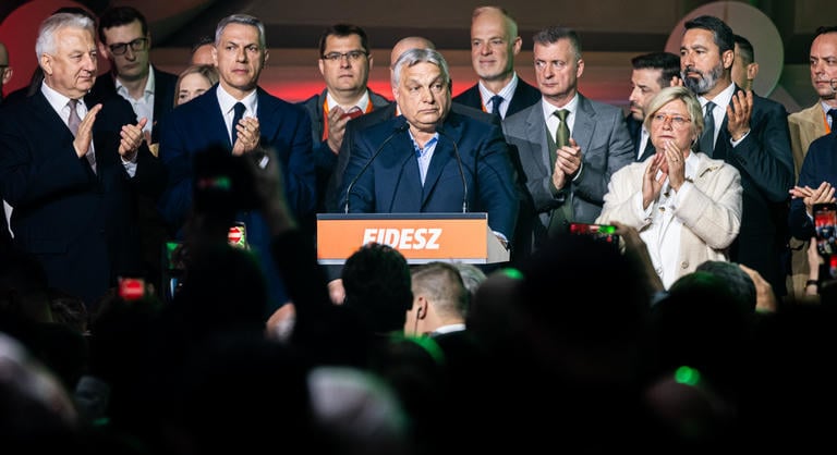 Nem nyilvános kormányhatározatokkal oszthatott szét csillagászati összegeket az Orbán-kormány