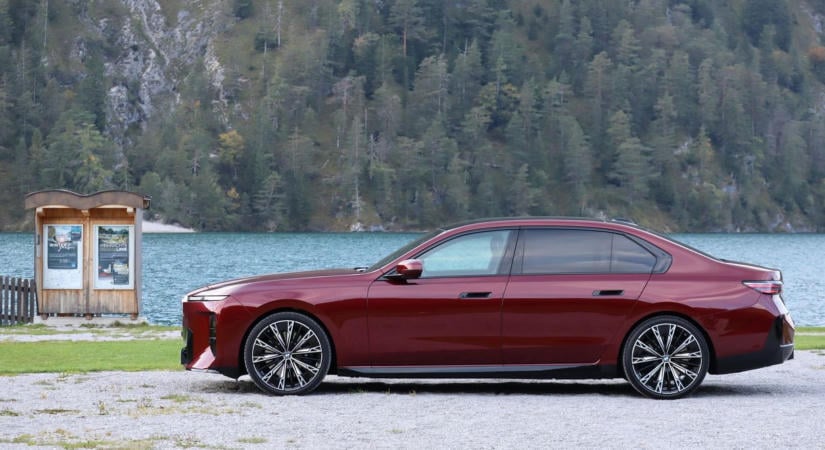 Megérkezett Magyarországra a dízel 7-es BMW