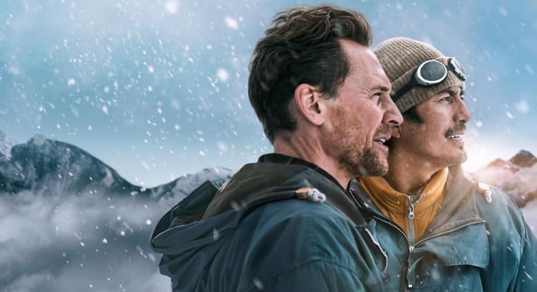 Tom Hiddlestont titkolózni megtanította a Marvel, de az új filmjével tényleg felér a csúcsra