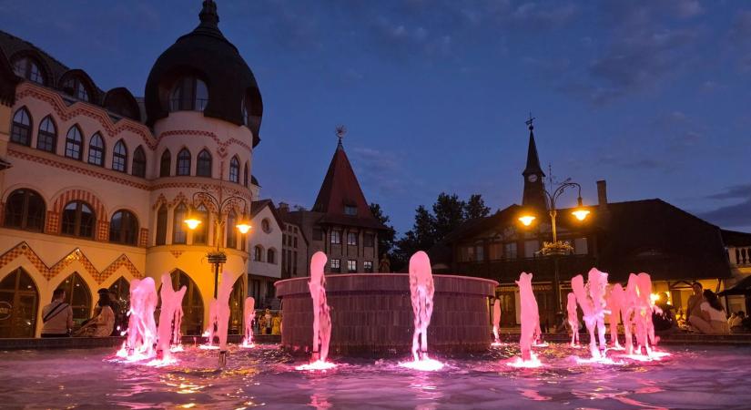 Újra csobog a város szíve - teljesen megújult az Európa-udvar szökőkútja