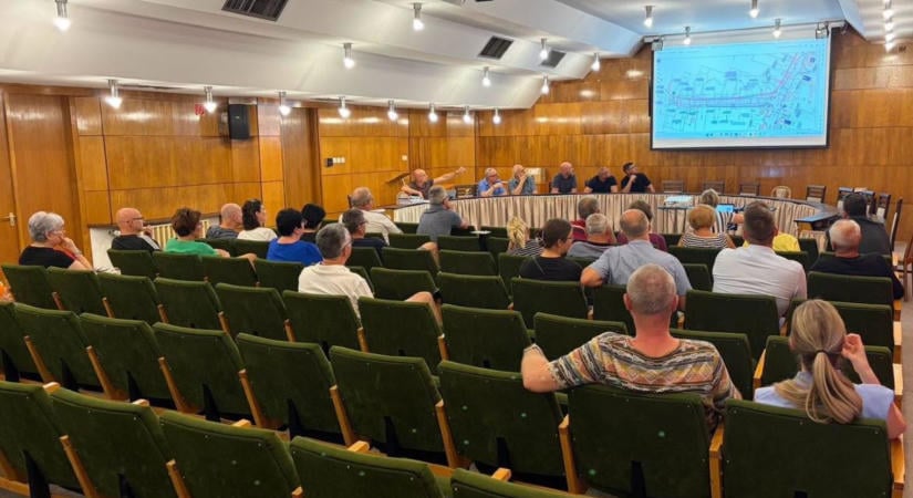 Lakossági fórumot tartottak a Hajnal utca felújításáról