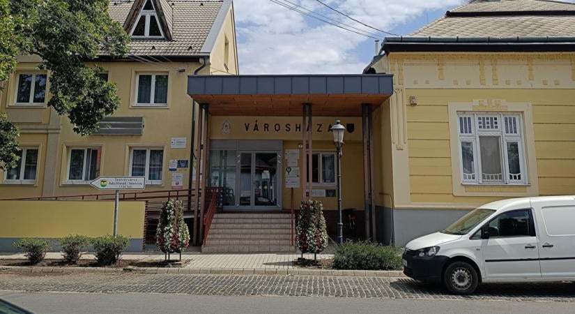 Lakbér nélküli lakhatással segítik a fiatalokat Solton – még nem késő jelentkezni