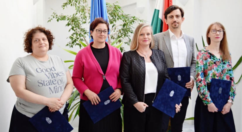 Az NKA korábbi kritikusait kurátorrá nevezte ki Tarr Zoltán, de megtartott NER-konform figurákat is