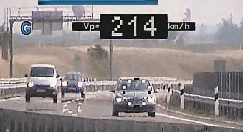 214-gyel az M6-oson – Vége a régi traffipaxoknak, jöhet az új sebességmérés?