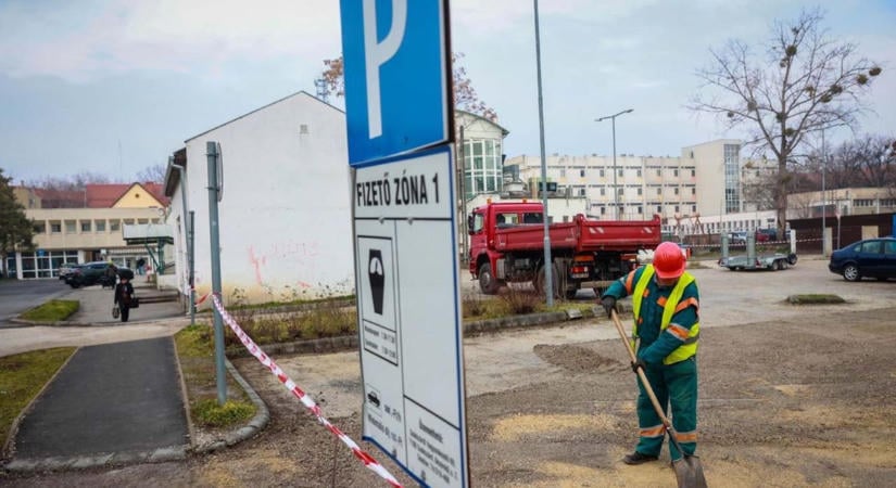 Több mint 300 milliót hozott a parkolás – 50 napja várjuk a Szekszárdi Vagyonkezelő Kft. válaszát