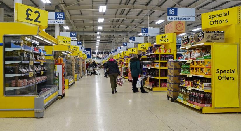 Elengedi európai pozíciói többségét a Carrefour a nagyobb jó érdekében – többen is lehetőséget látnak a boltok átvételében, egy kormány is bejelentkezett