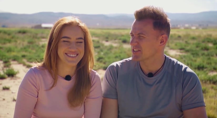 Becca és Andris teljes rémületben. Meglátták kivel kell együtt aludniuk az Ázsia Expresszben