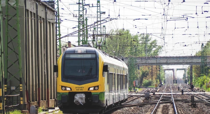 Megszakította útját a celldömölki vonat, átszállítják az utasokat