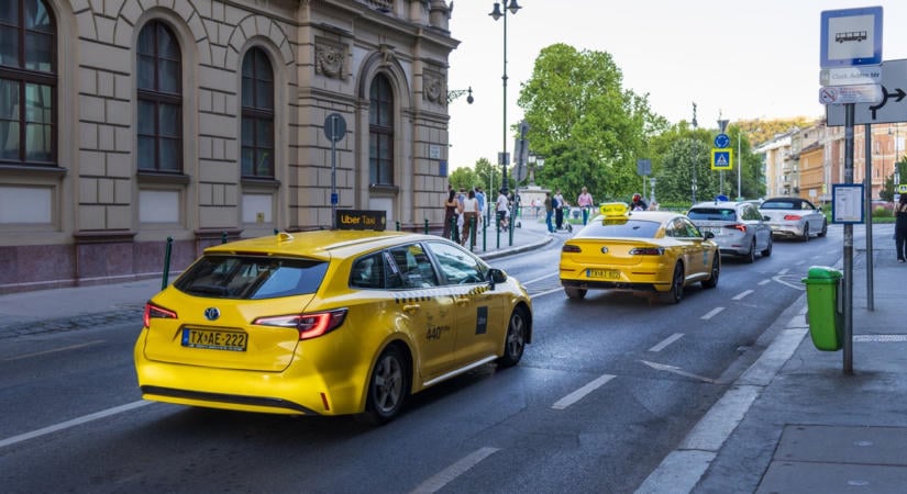 Egy nullával többet ütött be a terminálba: külföldi utasokat vert át egy budapesti taxis