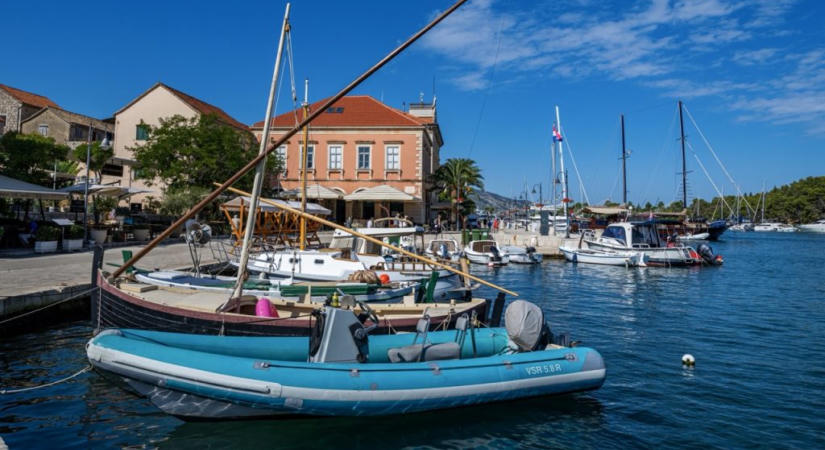 Meteocunami: Tíz nap alatt a harmadik megdöbbentő szintemelkedés öntötte el Stari Grad rakpartját