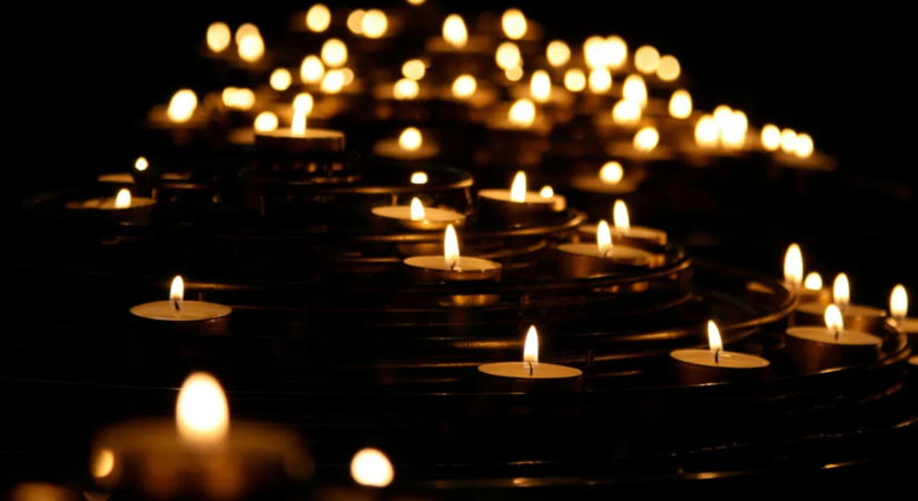 Gyászhír érkezett: 89 éves korában meghalt a legendás énekes