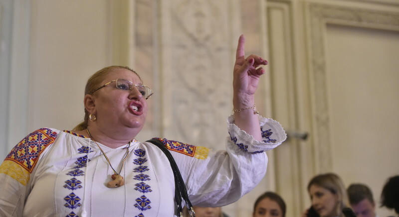 Șoșoacă saját pártja mozgósítására használja a gazdák bukaresti tüntetését