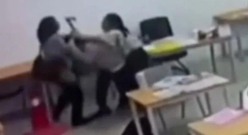 Élőben közvetítette a brutális iskolai támadást egy tinédzser, baltával rontott a tanárára